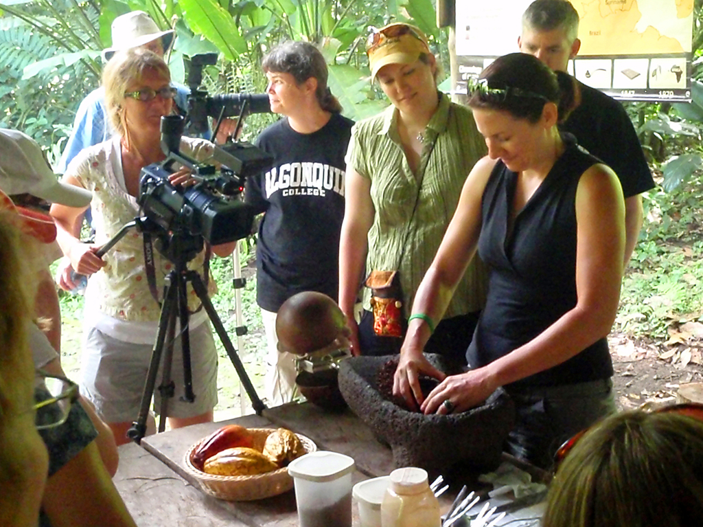 Cacao_grinding