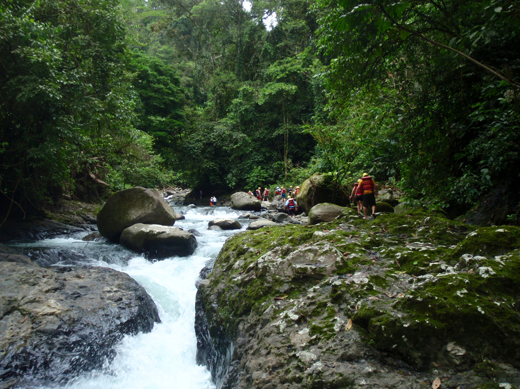 Rafting_waterfall_1